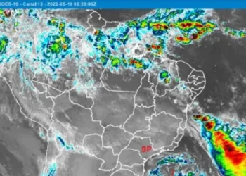 Tempestade Yakecan avança para o litoral do RJ e SP