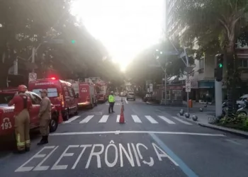 Homem morre durante incêndio em apartamento no RJ