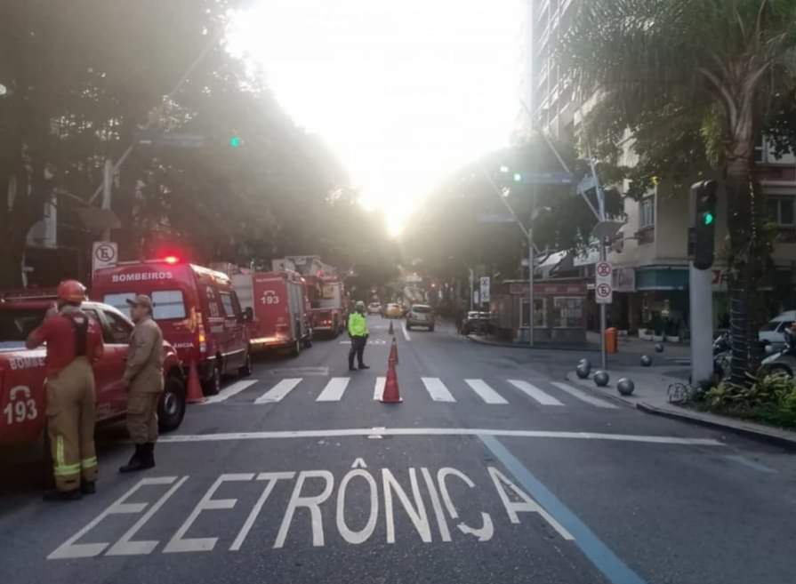 Homem morre durante incêndio em apartamento no RJ