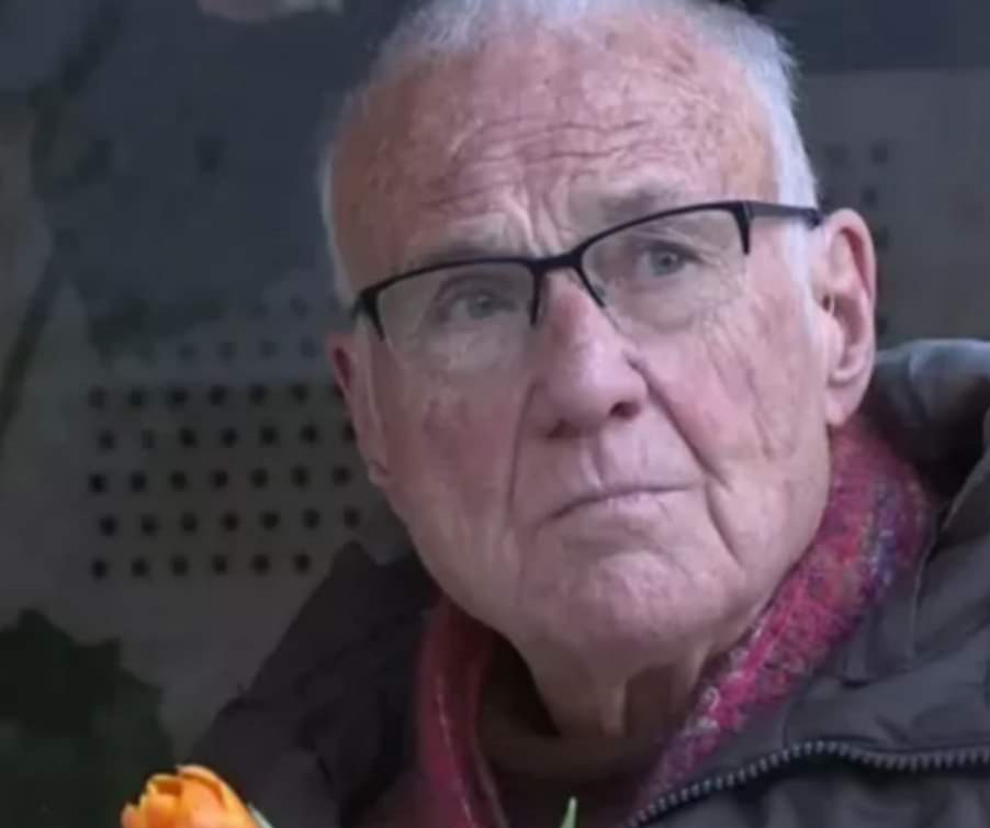 Aos 83 anos, padre deixa igreja e vira astro de filme pornô gay