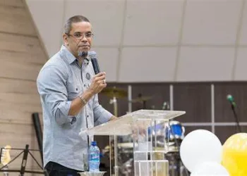 PASTOR CASADO ENGRAVIDA JOVEM EM IGREJA NA ZONA OESTE