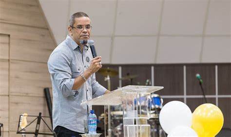 PASTOR CASADO ENGRAVIDA JOVEM EM IGREJA NA ZONA OESTE