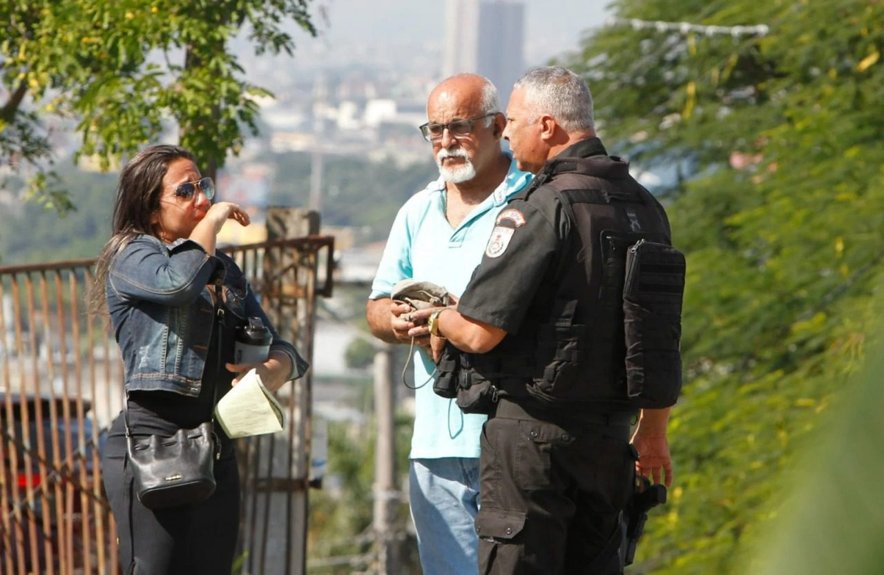 Esposa do PM morto em acidente na viatura diz não saber como contar ao filho que o pai se foi.
