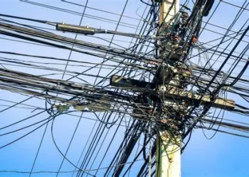 LIGHT EXECUTA AÇÃO CONTRA “GATO” DE LUZ NA ZONA OESTE DO RJ