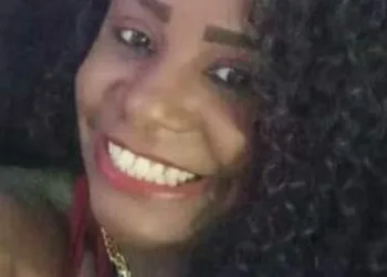 URGENTE!! MULHER É MORTA A FACADAS EM CASA NA ZONA OESTE!!