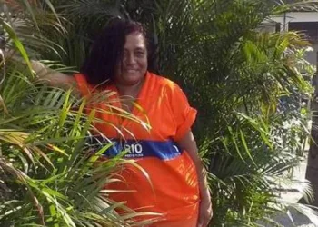 GARI DE 61 ANOS É BALEADA DURANTE PERSEGUIÇÃO DE PM CONTRA BANDIDOS NO RJ