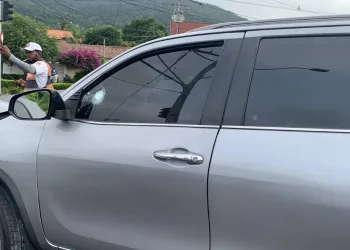 EX POLICIAL CIVIL É EXECUTADO COM VÁRIOS TIROS NO RJ