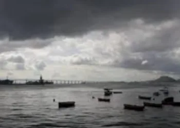 Passagem de frente fria vai deixar o tempo nublado no Rio, com previsão de rajadas de vento de até 76 km
