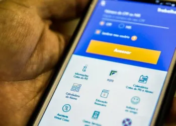 Trabalhadores nascidos em abril podem sacar até R$ 1 mil do FGTS