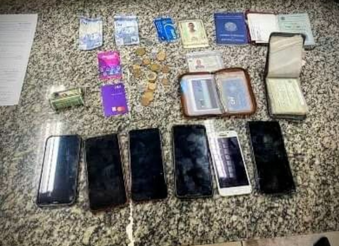 POLÍCIA PRENDE CRIMINOSOS QUE ROUBAVAM PASSAGEIROS EM ÔNIBUS NA ZONA OESTE NESTE DOMINGO!