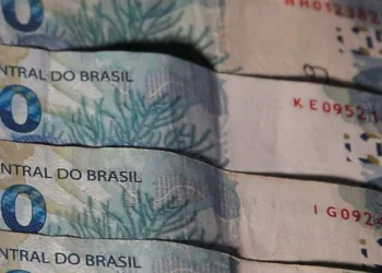 Trabalhadores nascidos em junho podem sacar até R$ 1 mil no FGTS