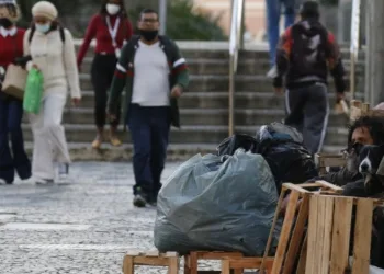 Massa de ar frio começa a se dissipar, mas temperatura ainda é baixa