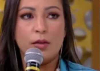 Mulher que teve relações com ex-mendigo processa o apresentador de TV