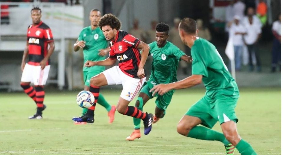 Não fez gol? Ex-jogador do Flamengo é preso após término da partida