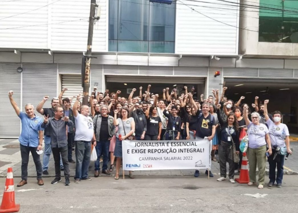 Jornalistas do grupo Globo fazem protesto por reajuste salarial 