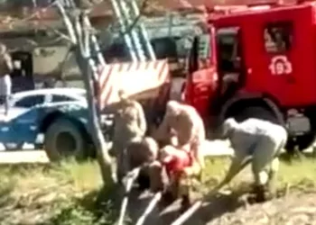 VIDEO FORTE!!CRUELDADE NO RJ!! BEBÊ DE 4 MESES ENCONTRADO MORTO EM CANAL