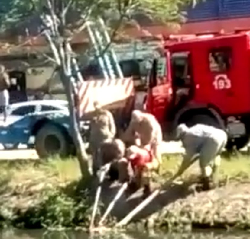 VIDEO FORTE!!CRUELDADE NO RJ!! BEBÊ DE 4 MESES ENCONTRADO MORTO EM CANAL