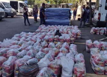 Prefeitura envia 3,8 toneladas em insumos de emergência e agentes da Defesa Civil municipal iniciam trabalho em Recife
