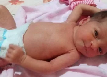 ” PAI” MATA ARREMESSANDO BEBÊ DE 2 MESES PELA JANELA