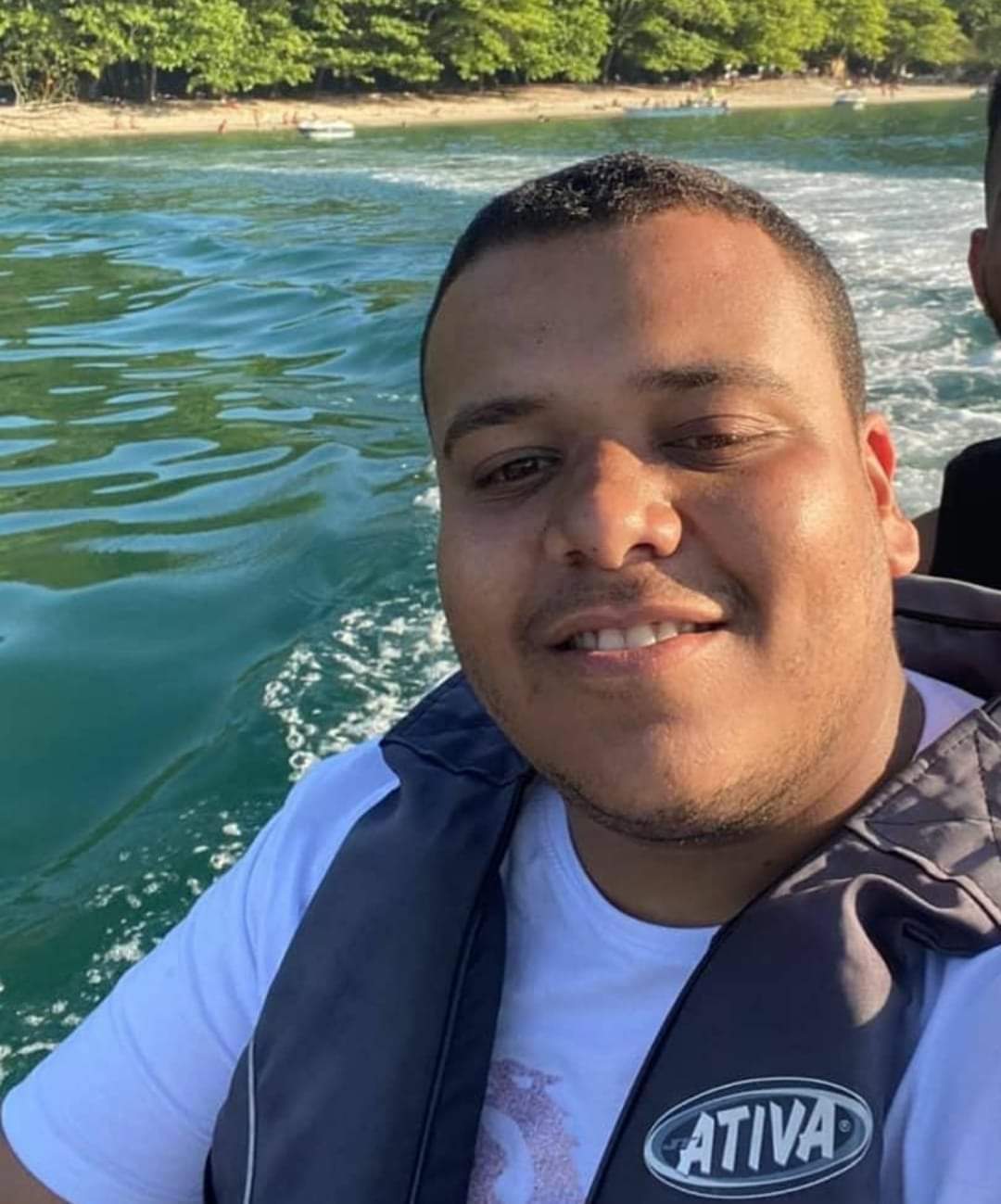 MÃE ENTREGA FILHO QUE MATOU NAMORADA NA ZONA OESTE DO RJ