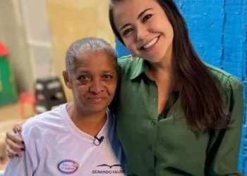 IDOSA QUE CHOROU NA TV, POR NÃO TER COMIDA, RECEBE AJUDA DE UMA REDE DE SOLIDARIEDADE.