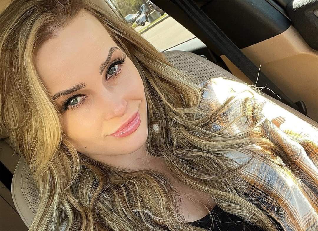 Influencer que falava sobre saúde mental comete suicídio aos 31 anos.