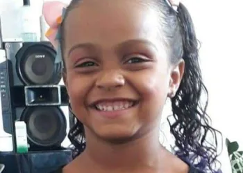JÁ ESTÁ FALANDO, COMENDO E FAZENDO TIKTOK”, DIZ AVÓ DA MENINA ALICE, BALEADA NA CABEÇA NO RIO