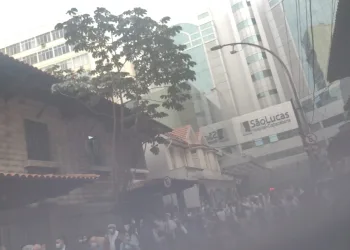 URGENTE ( VIDEO) INCÊNDIO ATINGE HOSPITAL NO RJ