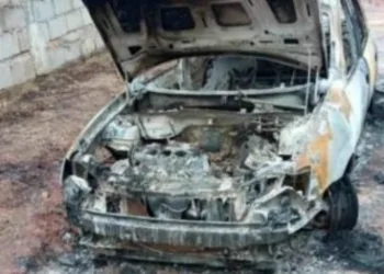 MULHER PEGA TRAIÇÃO NO FLAGRA E ESFAQUEIA GAROTA DE PROGRAMA 4 VEZES E TACA FOGO NO CARRO DO MARIDO