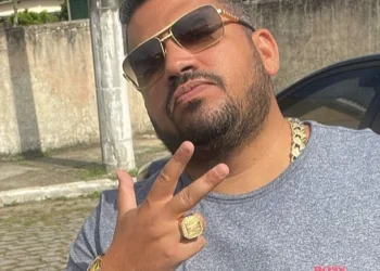 JOVEM E OSTENTADOR É EXECUTADO EM CARRO DE LUXO NO RJ