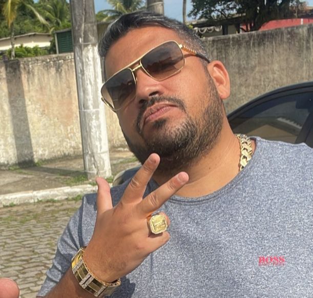 JOVEM E OSTENTADOR É EXECUTADO EM CARRO DE LUXO NO RJ
