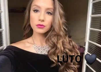 POLICIAL CIVIL MATA A IRMÃ DE 18 ANOS DE IDADE ENQUANTO LIMPAVA A ARMA ,UMA PISTOLA 9MM