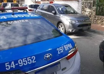 GAROTO  DE 15 ANOS PEGA CARRO DA FAMÍLIA NA ZONA OESTE E FOGE COM A NAMORADINHA DE 13 ANOS PARA ARRAIAL DO CABO!! PAÍS SE DESESPERAM!!