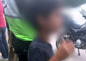 MÃE ABANDONA CRIANÇA DE 9 ANOS NO RJ