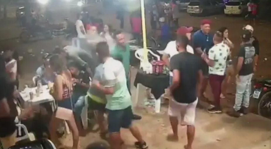 Veja momento em que homem é morto com vários tiros na cabeça; vídeo forte