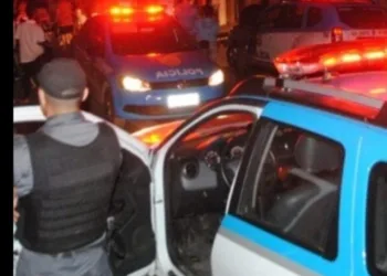 Professora aparece morta com hematomas dentro de casa no RJ