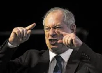 CIRO GOMES AFIRMA QUE BRASIL ‘VAI AMANHECER EM GUERRA’ SE LULA FOR ELEITO PRESIDENTE