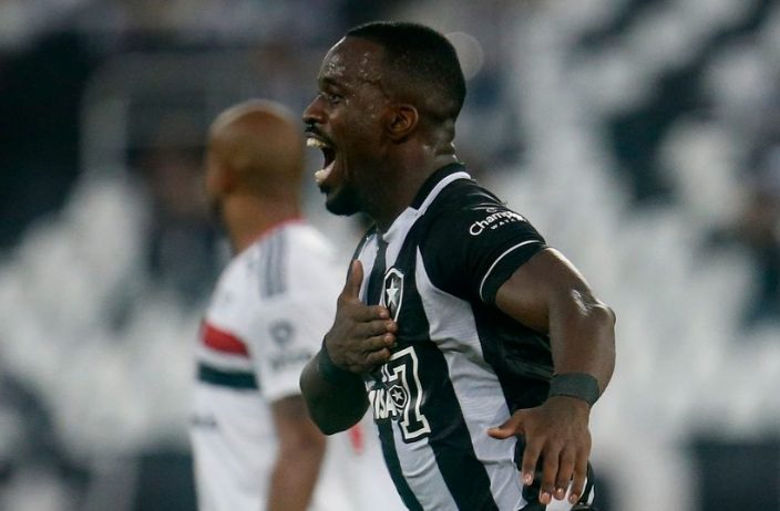 Botafogo derrota São Paulo para deixar o Z4 do Brasileiro