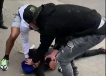 Assista: Ex adversário de Mike Tyson controla briga num bar dando nocaute