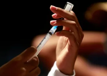 Covid-19: Município do Rio aplica segunda dose de reforço em pessoas com 40 anos ou mais a partir de terça-feira