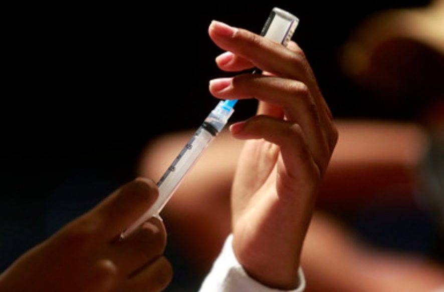 Covid-19: Município do Rio aplica segunda dose de reforço em pessoas com 40 anos ou mais a partir de terça-feira