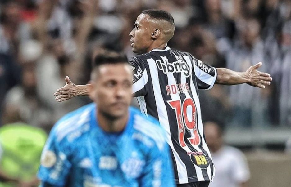 Atlético-MG vence o Flamengo, entra no G4 e alivia pressão sobre Turco