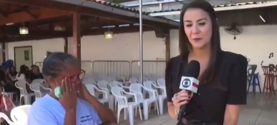 VIDEO: IDOSA CHORA AO VIVO AO DIZER QUE NÃO TEM O QUE COMER NO RIO E LEVA REPÓRTER AS LÁGRIMAS