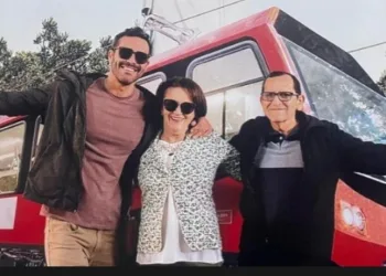 TRAGÉDIA NO RJ!! HOMEM MATA CASAL DE IDOSOS A FACADAS EM CONDOMÍNIO
