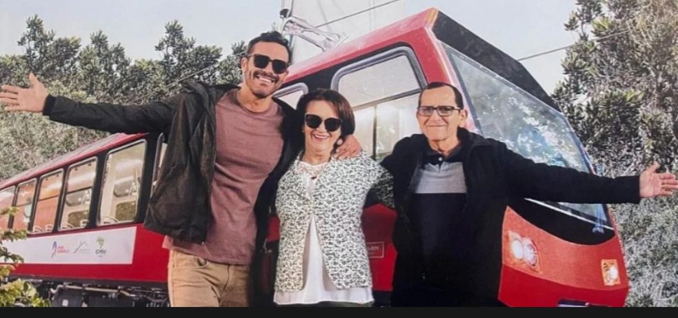 TRAGÉDIA NO RJ!! HOMEM MATA CASAL DE IDOSOS A FACADAS EM CONDOMÍNIO