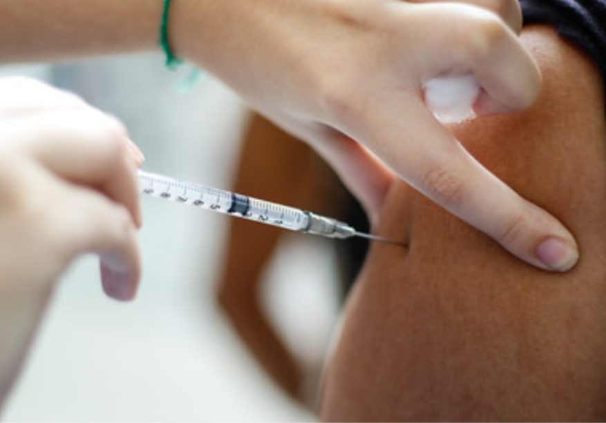 Covid-19: dose de reforço da vacina já foi aplicada em 70% da população carioca com 18 anos ou mais