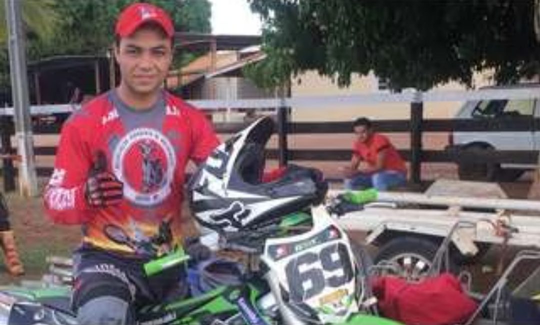 Video:Piloto de motocross morre após queda durante prova
