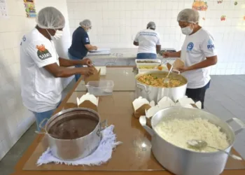 Prefeitura inaugura Cozinhas Comunitárias Cariocas em Costa Barros e Guaratiba
