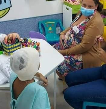 MULHER GRÁVIDA SALVA FILHA DE 9 ANOS DE ATAQUE DE PITBULL NO RJ