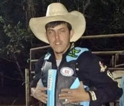 VÍDEO: PEÃO MORRE APÓS SER PISOTEADO POR BOI DURANTE RODEIO